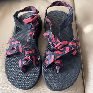 NWT Navy Blue & Coral Chacos